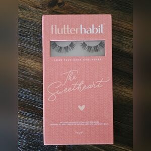 Flutterhabit lash extension.